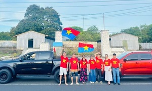 Khách Hà Nội nô nức vào Nam xem diễu binh