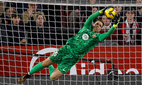 Szczesny: 'Tôi không có việc làm vì Barca phòng ngự quá tốt'