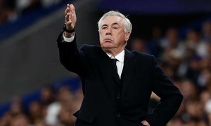 Figo: 'Thật kỳ lạ khi Ancelotti bị nghi ngờ'