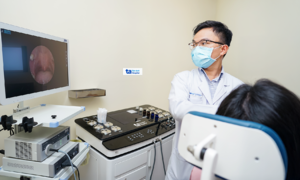Xương cá đâm vào lưỡi gây nhiễm trùng
