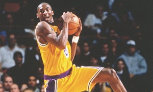 Áo đấu của Kobe Bryant được bán giá 7 triệu USD