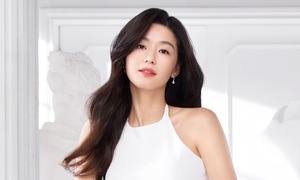 Jeon Ji Hyun ghi điểm với phong cách dự tiệc