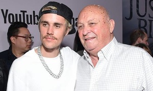 Justin Bieber gây xúc động khi tưởng nhớ ông ngoại