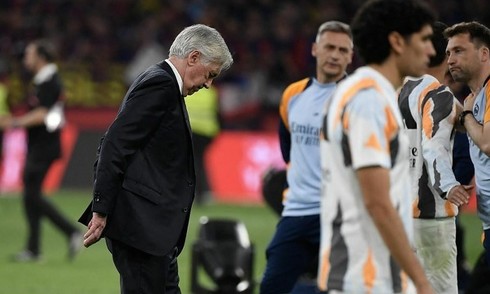Ancelotti: 'Thật đau đớn khi không thể nâng Cup'