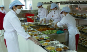 Bếp ăn tập thể được cảnh báo cẩn trọng với thực phẩm bẩn