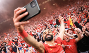 Salah phá kỷ lục ghi bàn của Aguero