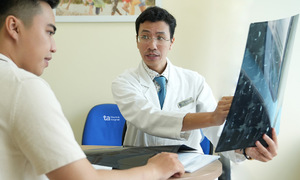 Sau thay khớp háng bao lâu có thể bắt chéo chân?