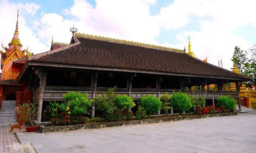 Giảng đường bằng gỗ cổ nhất miền Tây