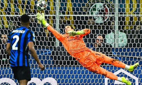 Màn trình diễn siêu hạng của Sommer trước Barca