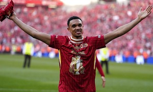 Carragher: 'Alexander-Arnold tới Real là chống lại Liverpool'