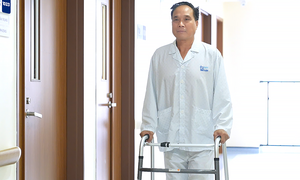 Thay khớp gối thoái hóa sau 20 năm chấn thương