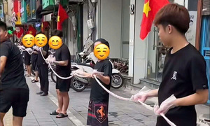 Hà Nội kiểm tra cơ sở quảng cáo bán 'lòng se điếu 40 mét'
