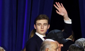 Ông Trump nói về tình yêu bóng đá của Barron