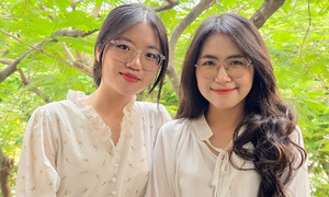 Hai nữ sinh cùng quê, trùng sinh nhật cùng là thủ khoa ĐH Kinh tế Quốc dân