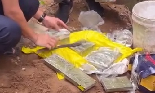 Thêm 13 bánh heroin chôn dưới đất bị phát hiện trong vụ án Bùi Đình Khánh