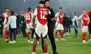 Sutton: 'Arsenal hỏng cả mùa giải vì thiếu tiền đạo'