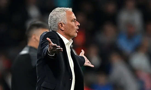 Mourinho: 'Tôi tung đồng xu để chọn đội hình'