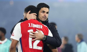 Arsenal xếp hàng vỗ tay chúc mừng Liverpool