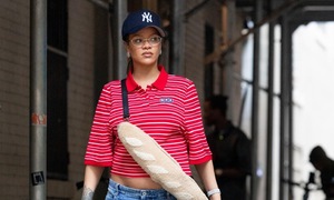 Tỷ phú Rihanna gây chú ý với túi hình ổ bánh mì