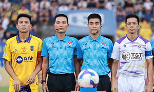 Trọng tài quên luật khi Hà Nội FC thay cầu thủ Việt kiều
