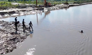 Nam công nhân bị mưa lớn cuốn tử vong