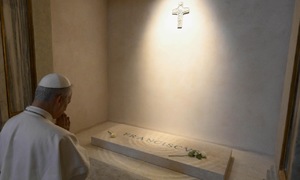 Giáo hoàng Leo XIV thăm mộ Giáo hoàng Francis