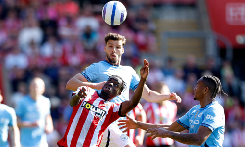 Trung vệ Man City chê Southampton 'phản bóng đá'