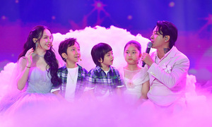 Tuấn Hưng hát cùng vợ con trong liveshow