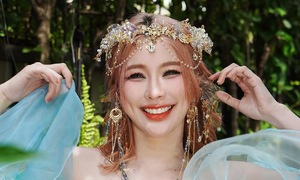 Vẻ gợi cảm của bạn gái tài tử 'Tình người duyên ma'