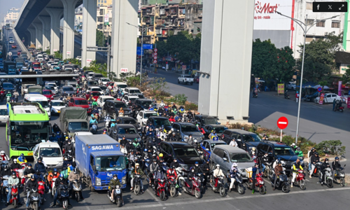 'Phạt nặng dừng quá vạch đèn đỏ là cần thiết'