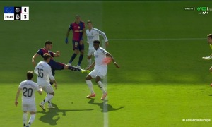 7 lần trọng tài gây tranh cãi khi Real thua Barca 3-4