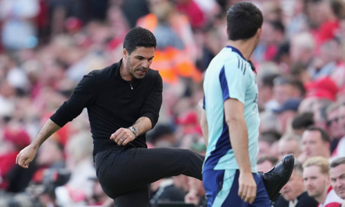 Arteta phát điên khi xem Arsenal đá hiệp một trước Liverpool