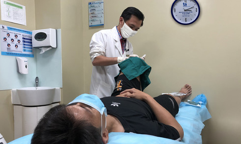 Dấu hiệu cảnh báo nhiễm trùng sau tiêm khớp