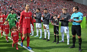 Arsenal cầm hòa Liverpool dù bị dẫn hai bàn