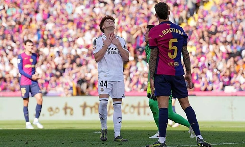 Sao trẻ bị fan Real vùi dập vì sút hỏng trước Barca