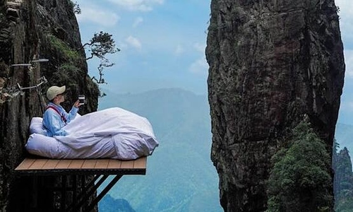 Khu du lịch cho khách ngủ trên vách núi