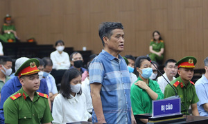Cựu tổng cục trưởng nhận 500 triệu đồng trong túi hoa quả mừng sinh nhật