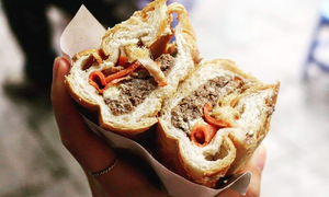 Bánh mì 12.000 đồng bán hơn 45 năm ở phố cổ Hà Nội