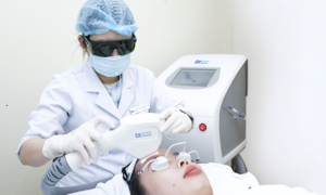 Mụn trứng cá dai dẳng có phải do rối loạn nội tiết tố?