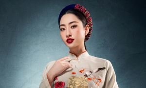 Lương Thùy Linh tạo dáng với áo dài thập niên 1930