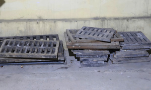 Ba người 'phá' đường ở Nghệ An