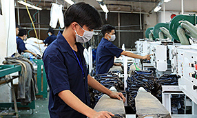 Doanh nghiệp xoay xở tiết kiệm điện