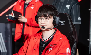 Giàu nhất LCK, tại sao Faker vẫn dùng trang phục Ahri mặc định?