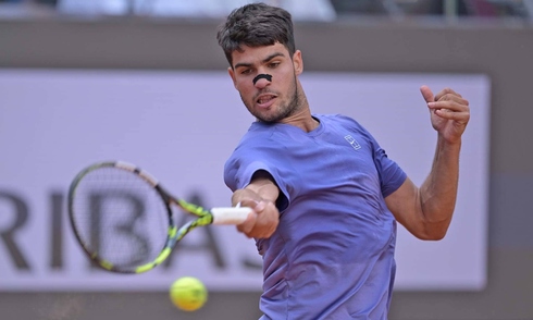Alcaraz vào tứ kết Rome Masters