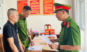 Dùng vé số giả lừa người khuyết tật