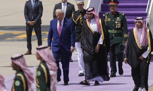 Lý do Arab Saudi trải thảm tím đón ông Trump