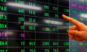 VN-Index vượt 1.300 điểm