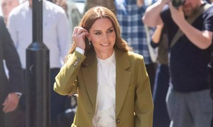 Vương phi Kate Middleton diện suit của Victoria Beckham