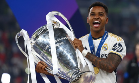 Rodrygo nổi loạn tại Real