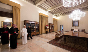 Bên trong căn hộ 10 phòng của Giáo hoàng ở Vatican